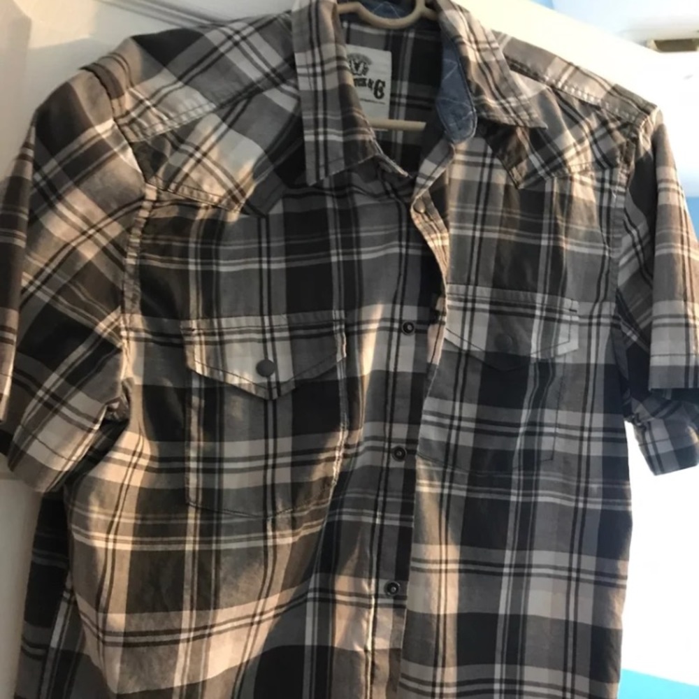 Short sleeve button down